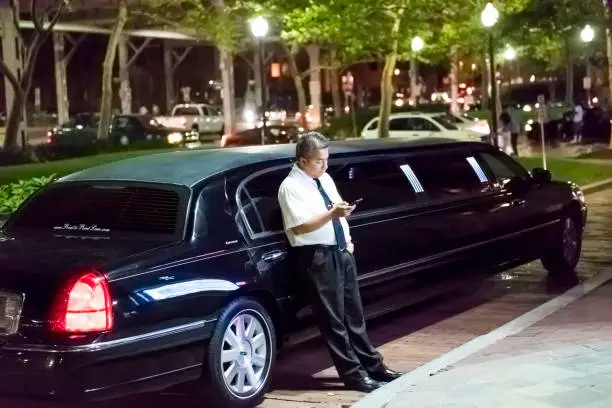 Choosing the Right Limousine Size for Your Event 