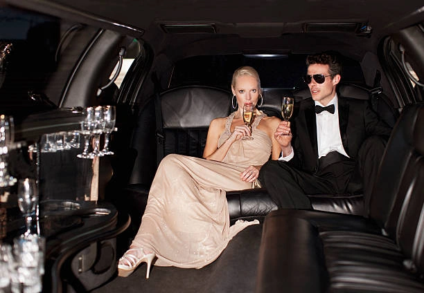 How Bay Limoz Helps Ensure a Safe Party Bus Experience 